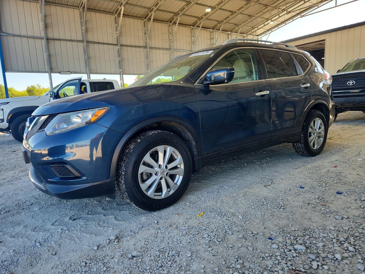 Salvage Nissan Rogue Image