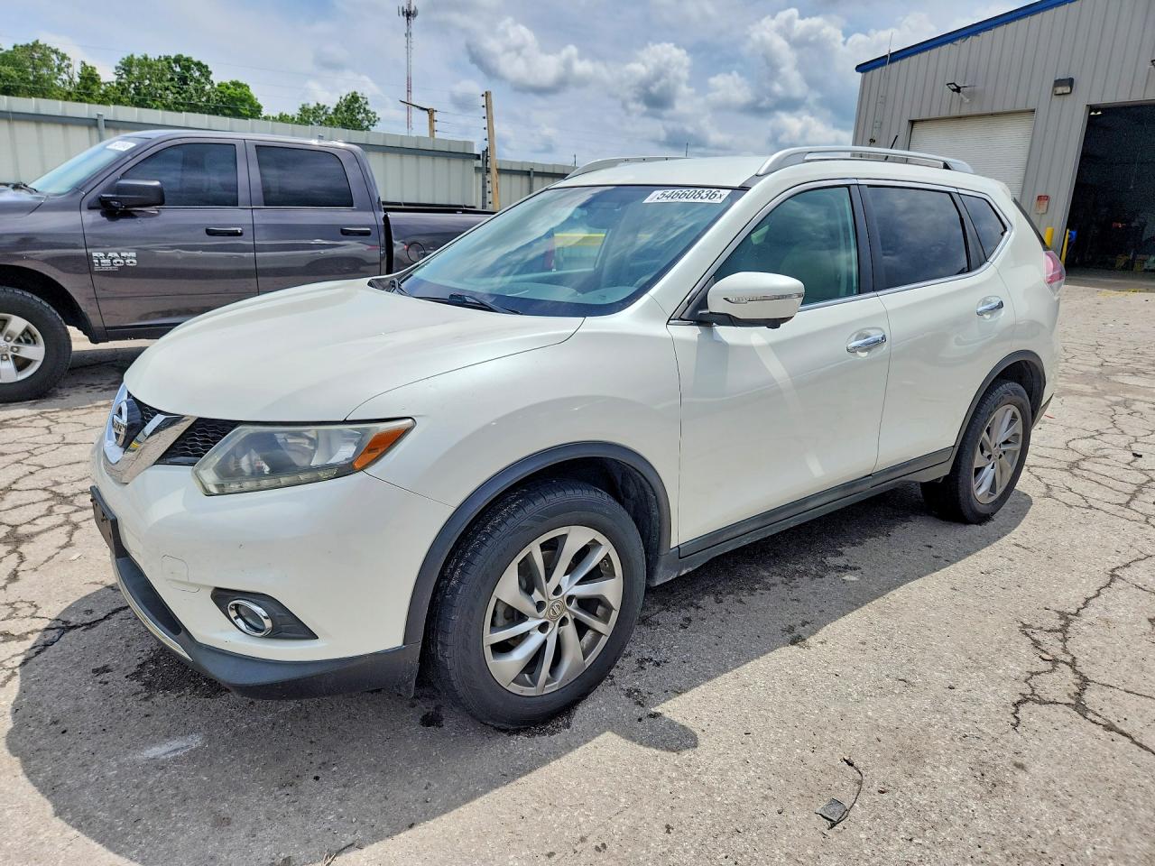 Salvage Nissan Rogue Image