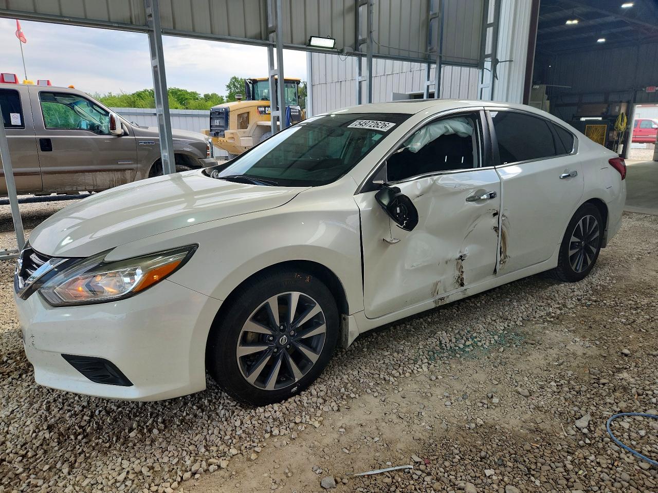 Salvage Nissan Altima Image