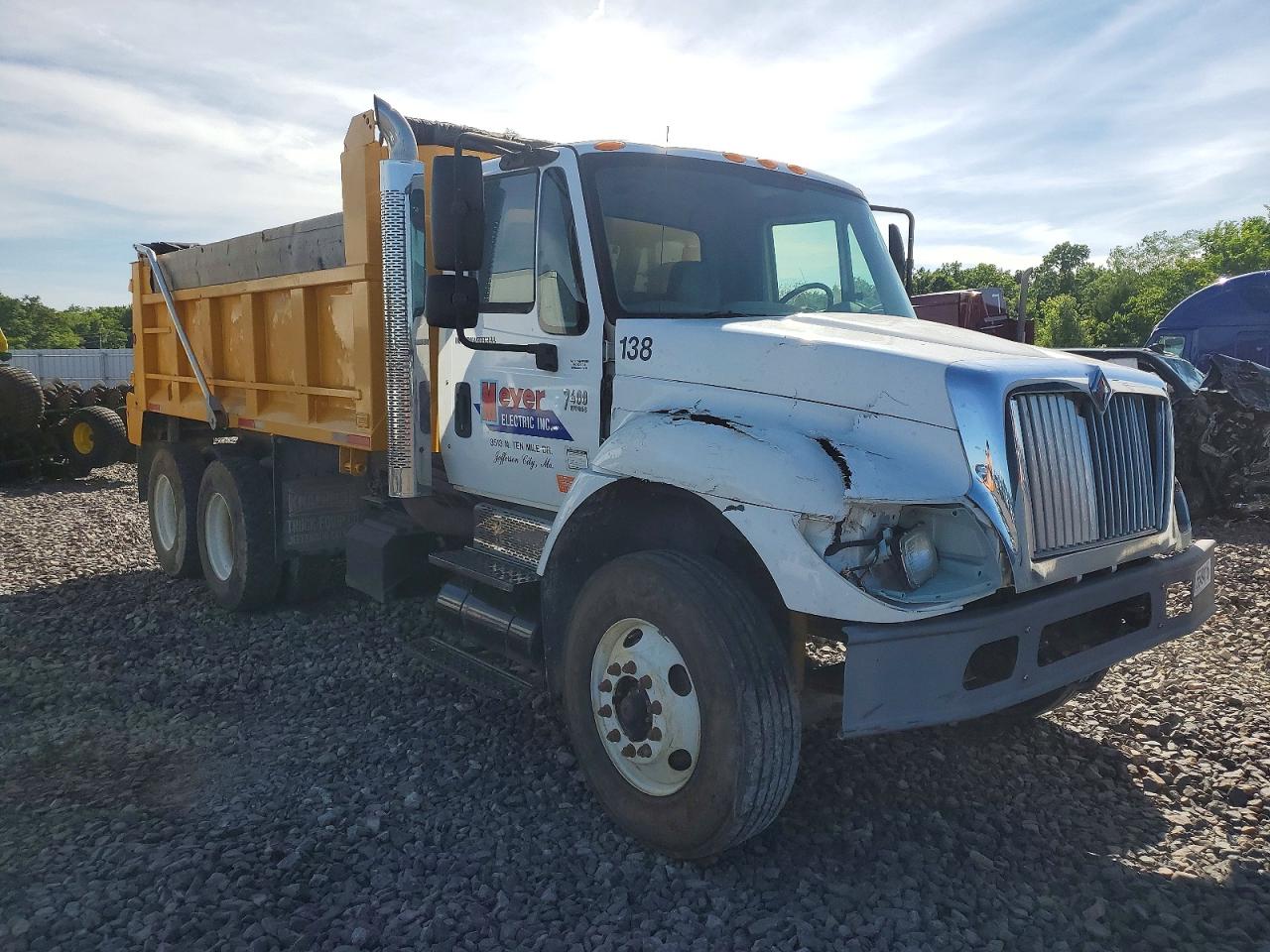 Salvage International 7400 Image