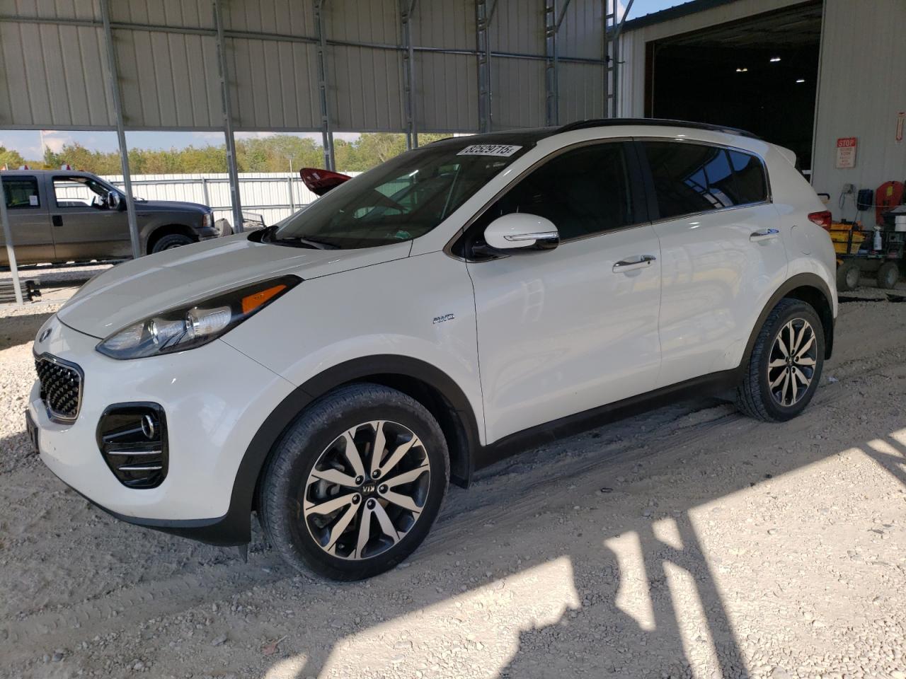 Salvage Kia Sportage Image