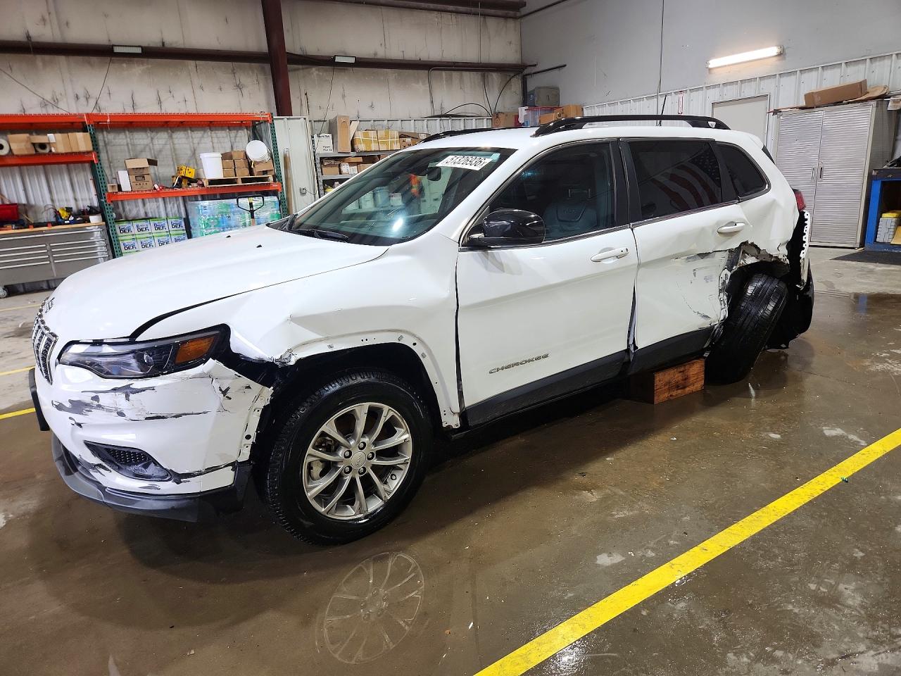 Salvage Jeep Cherokee Image