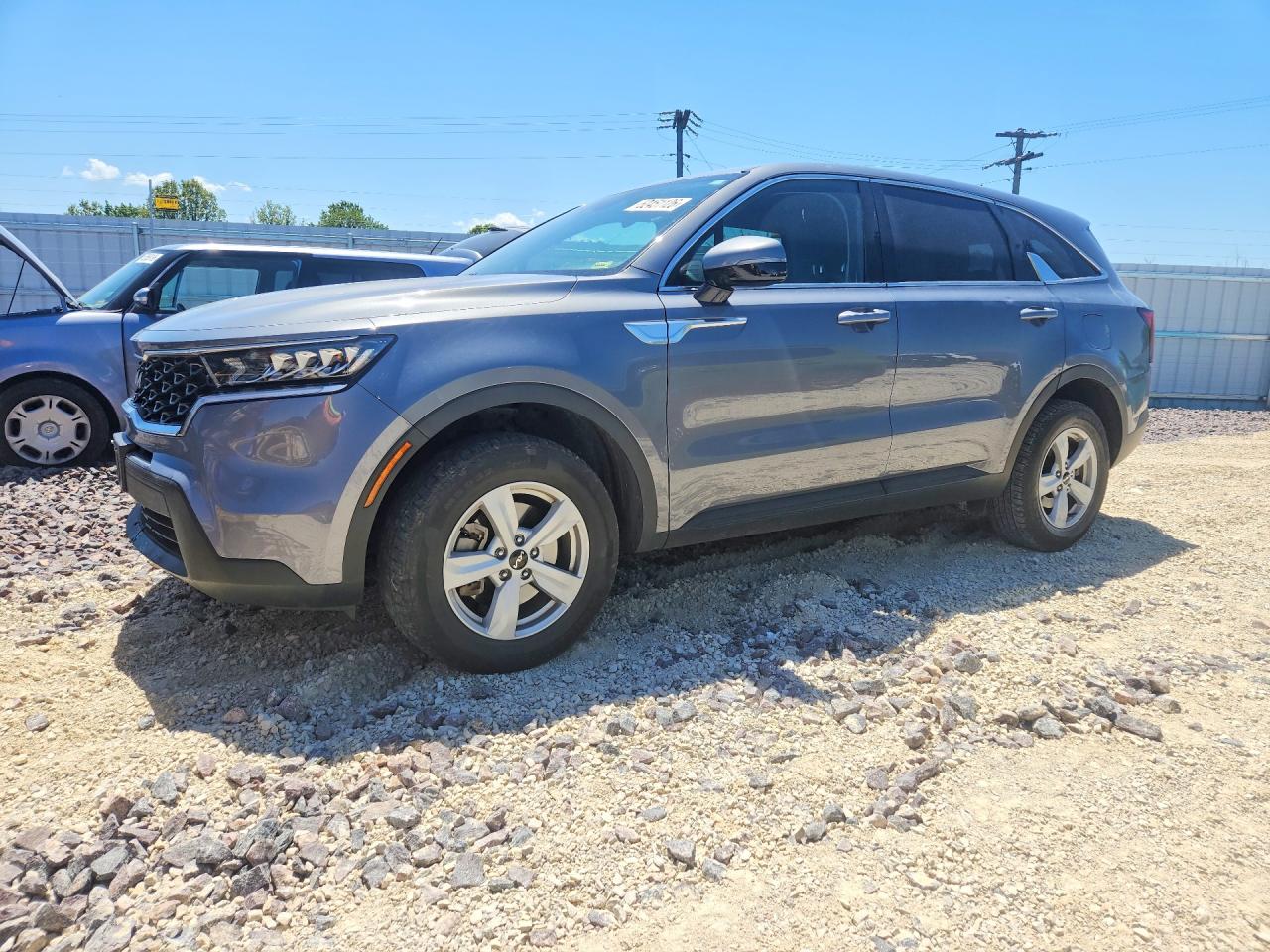 Salvage Kia Sorento Image