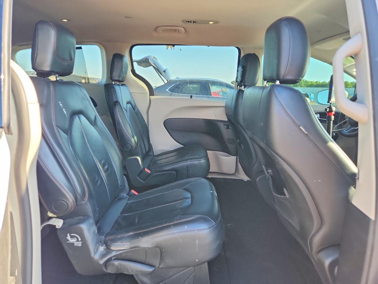 Chrysler Pacifica Touring L