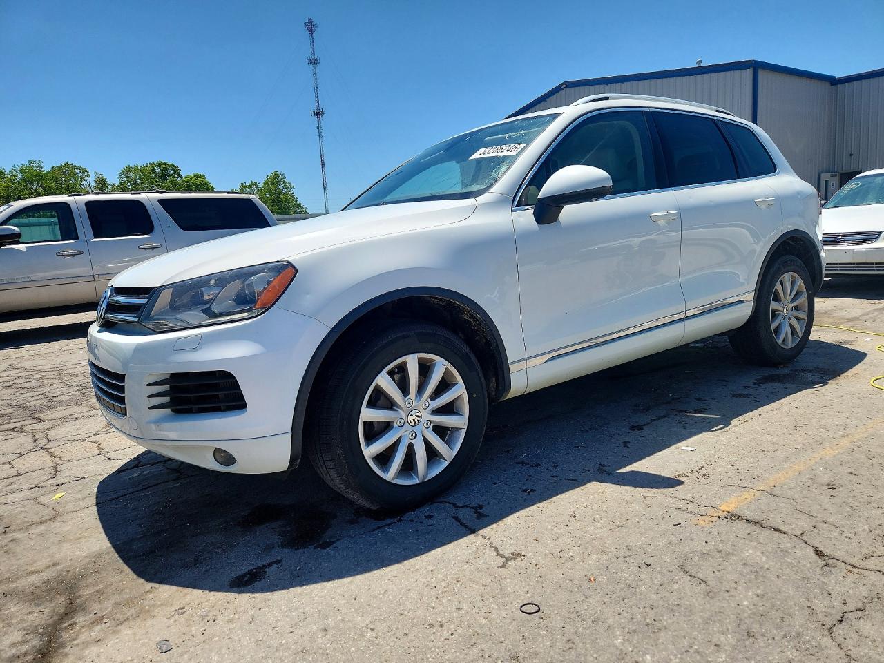 Salvage Volkswagen Touareg Image