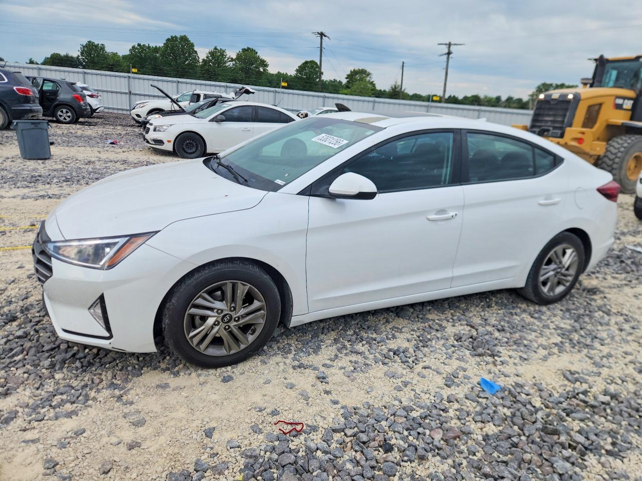 Salvage Hyundai ELANTRA Image
