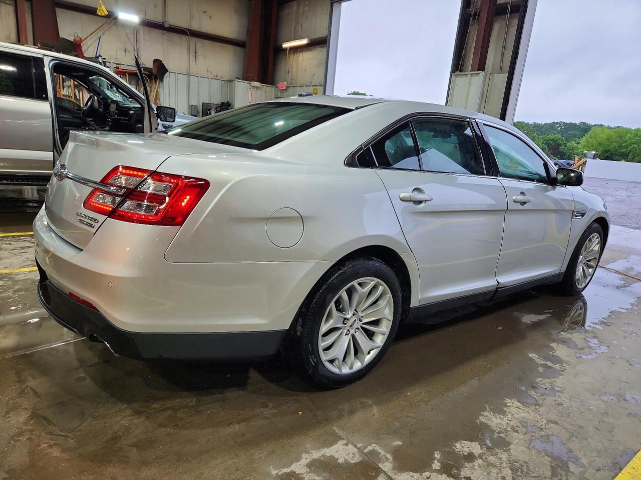 Ford Taurus Limited