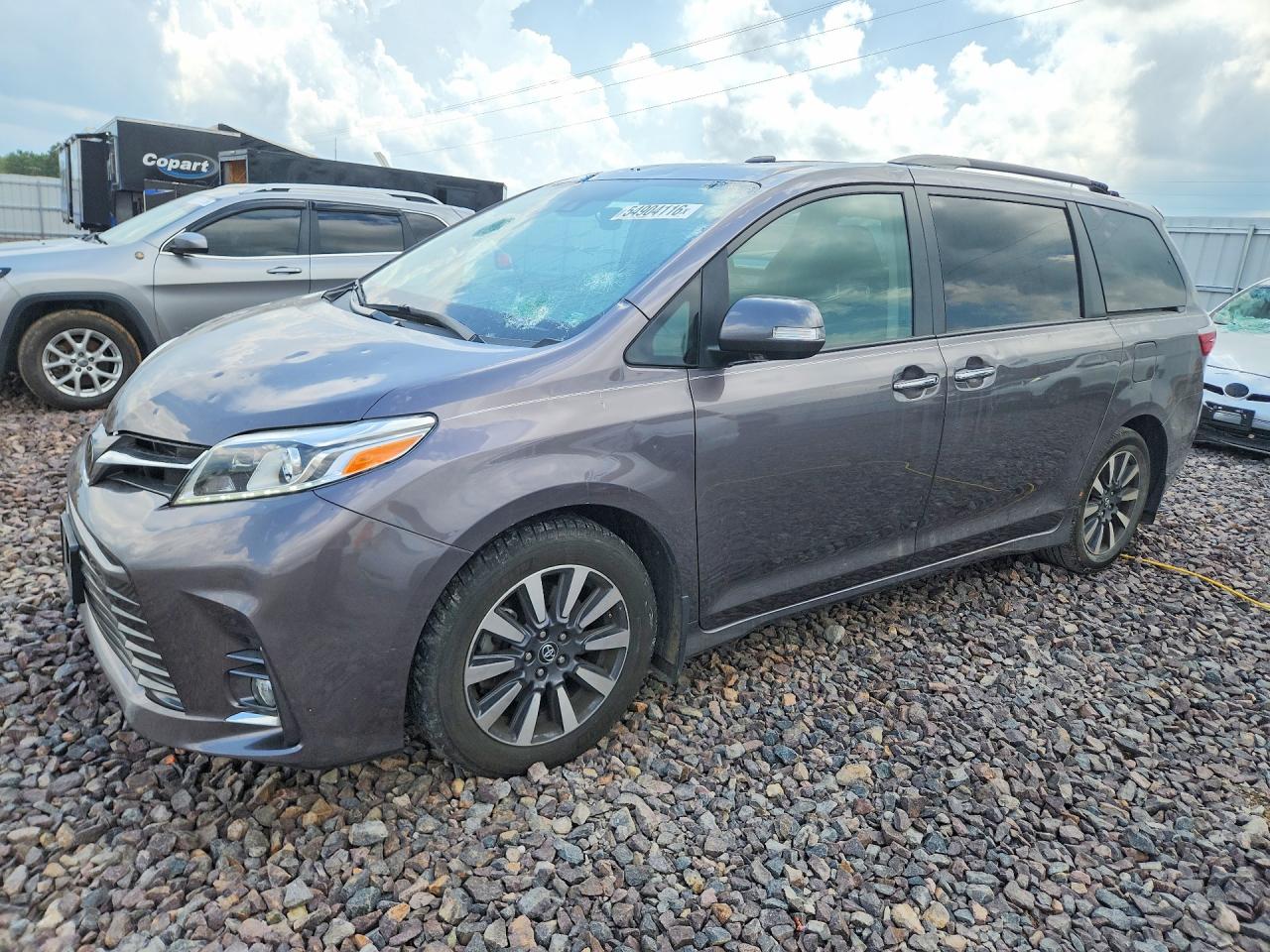 Salvage Toyota Sienna Image