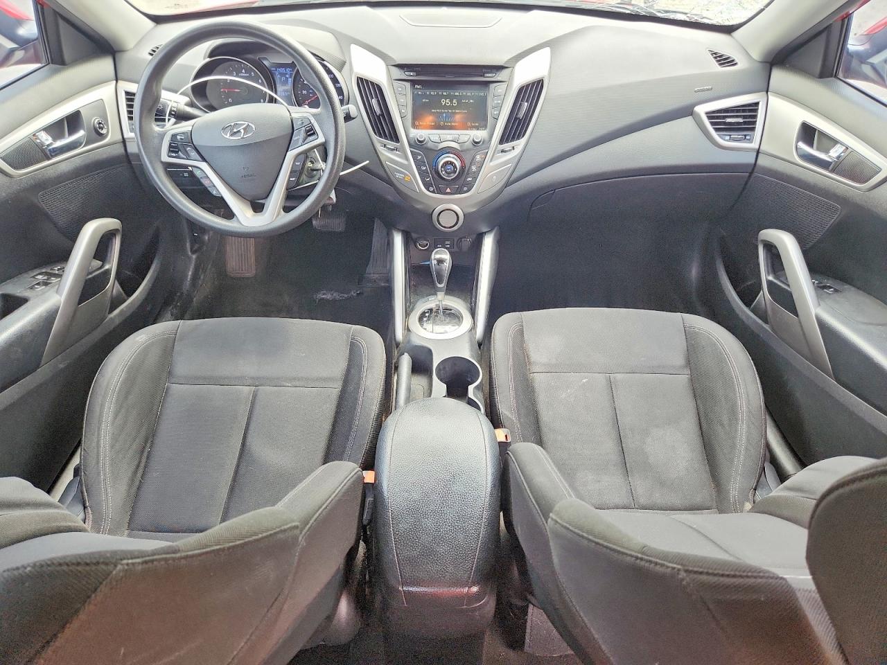 Hyundai VELOSTER Base