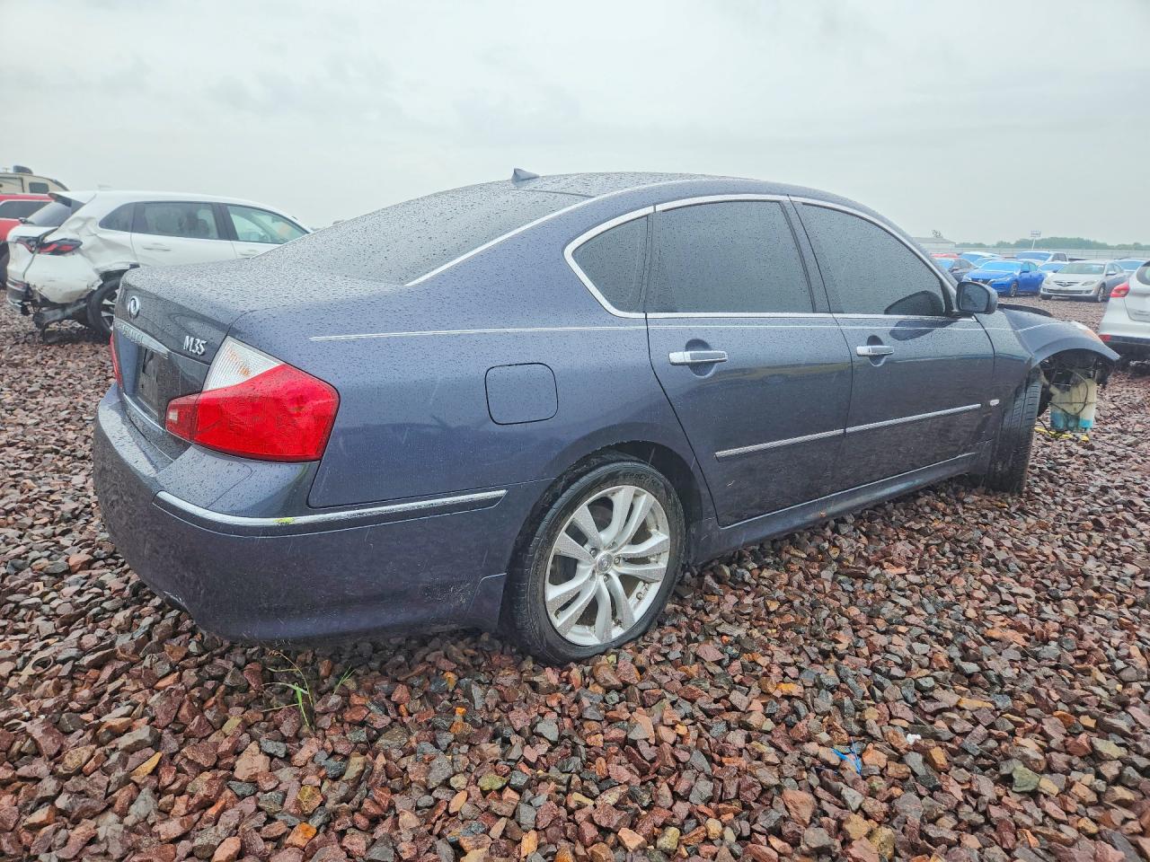 INFINITI M35 Base