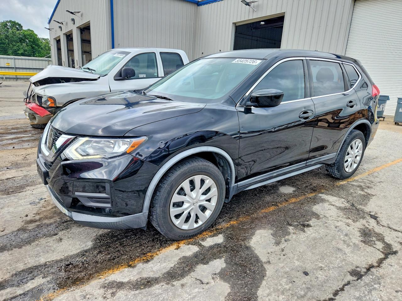 Salvage Nissan Rogue Image