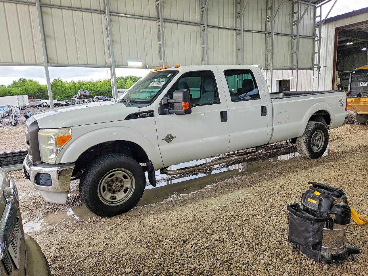 Salvage Ford F-350 Image