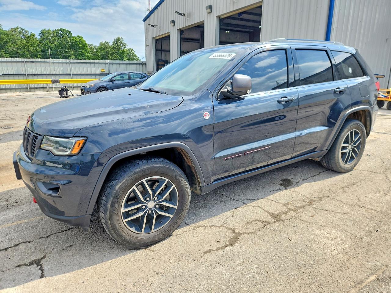 Salvage Jeep Cherokee Image