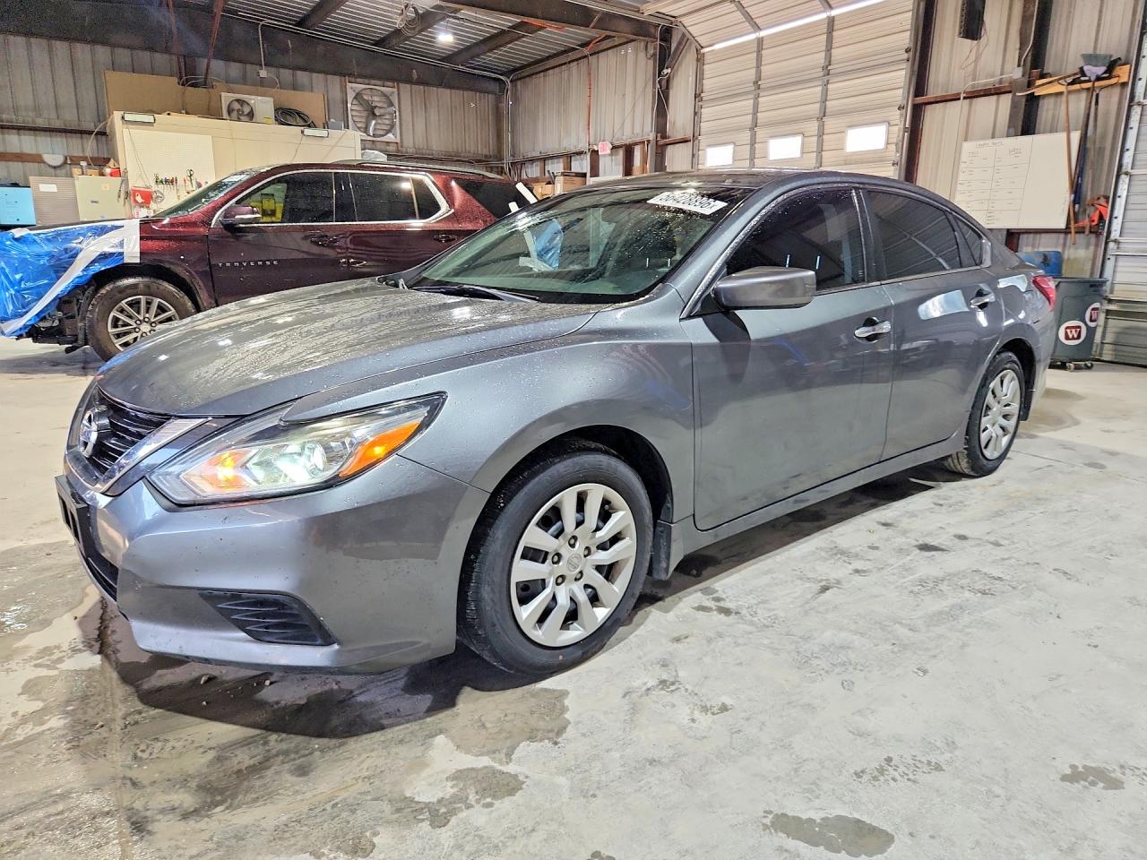 Salvage Nissan Altima Image