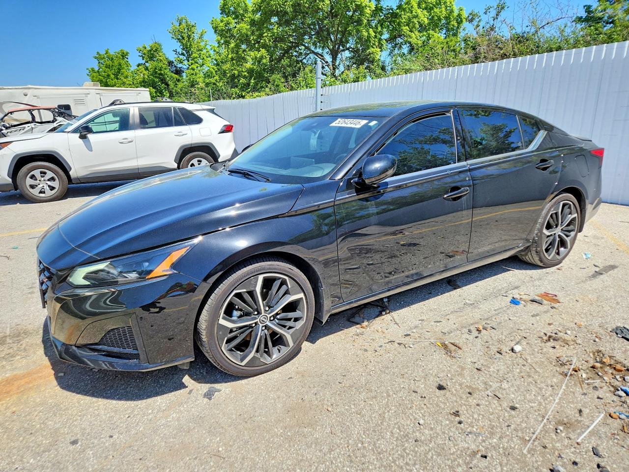Salvage Nissan Altima Image