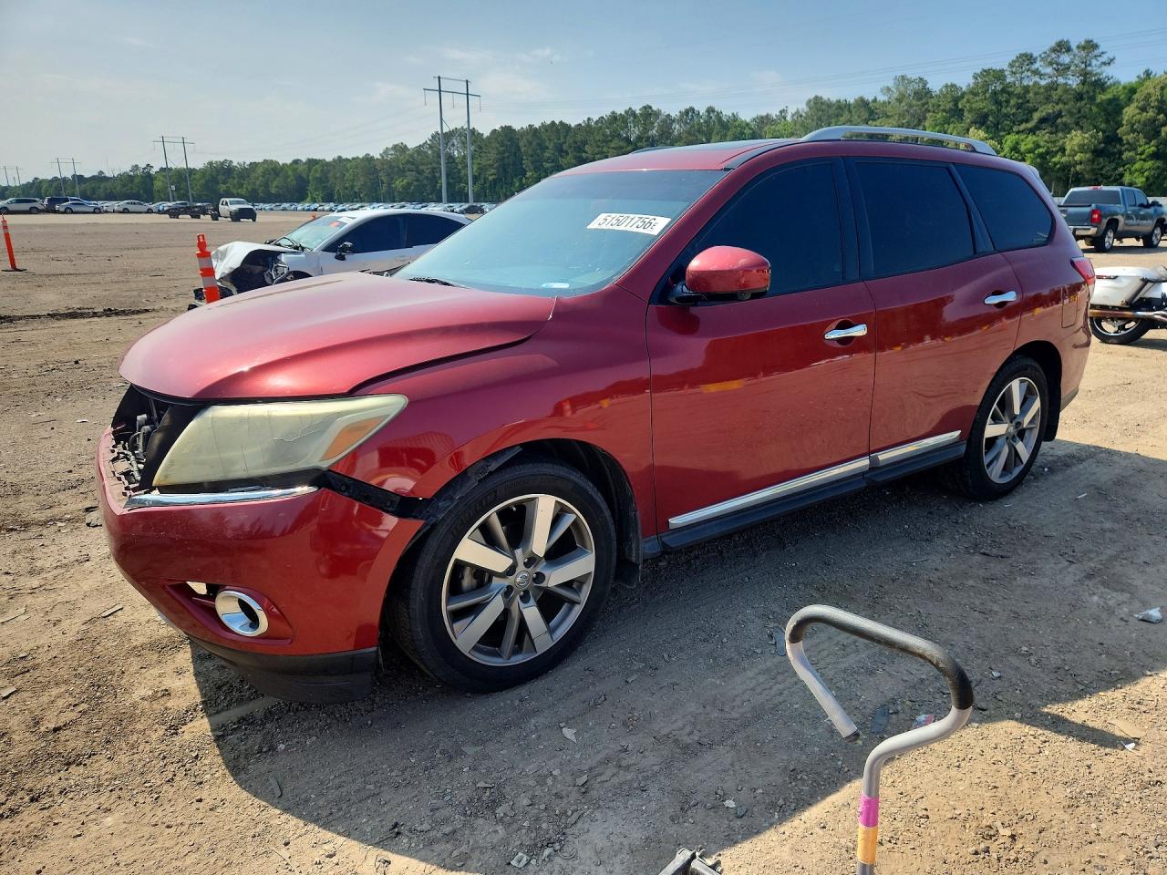 Salvage Nissan Pathfinder Image