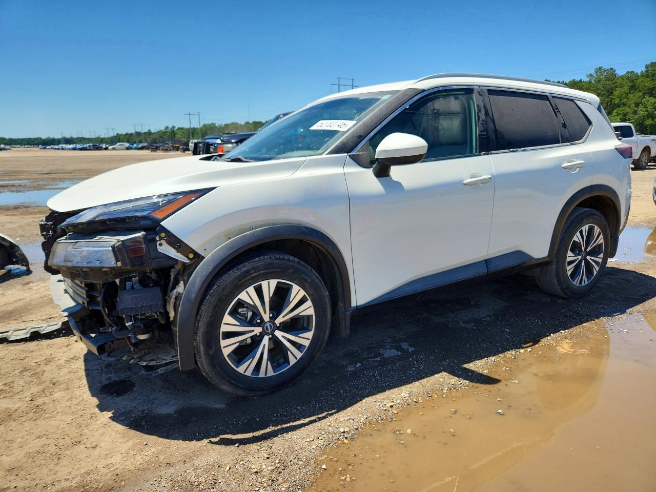 Salvage Nissan Rogue Image