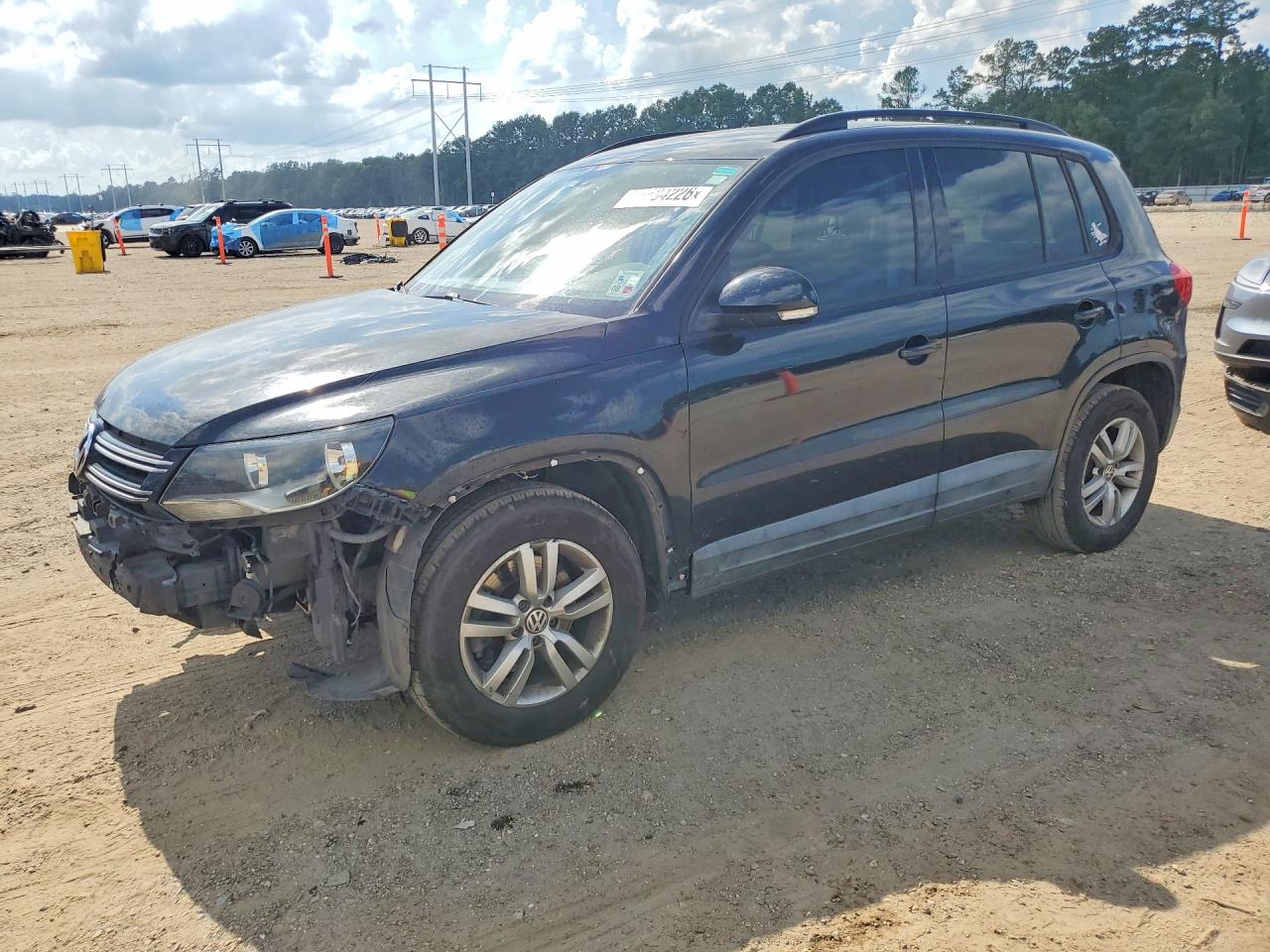 Salvage Volkswagen Tiguan Image