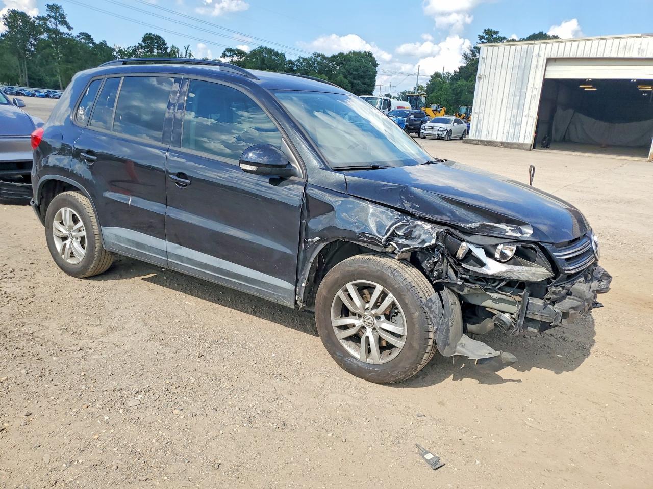 Volkswagen Tiguan S