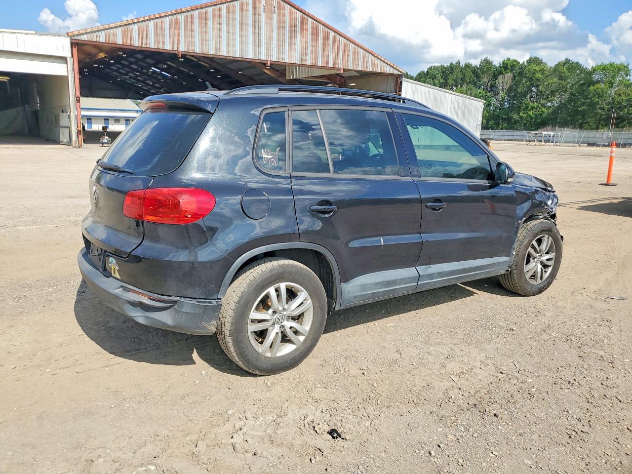 Volkswagen Tiguan S