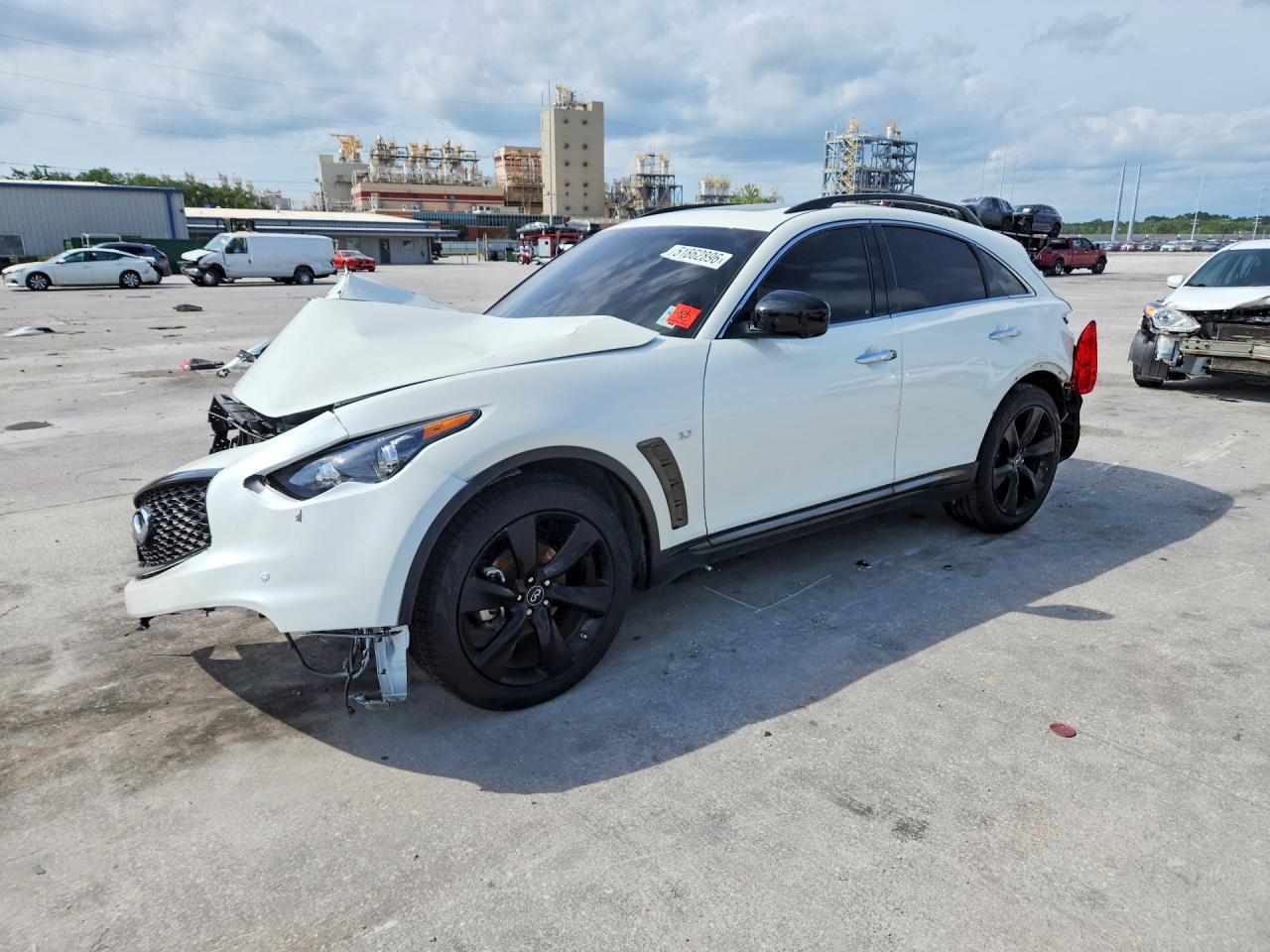Salvage INFINITI Qx Image