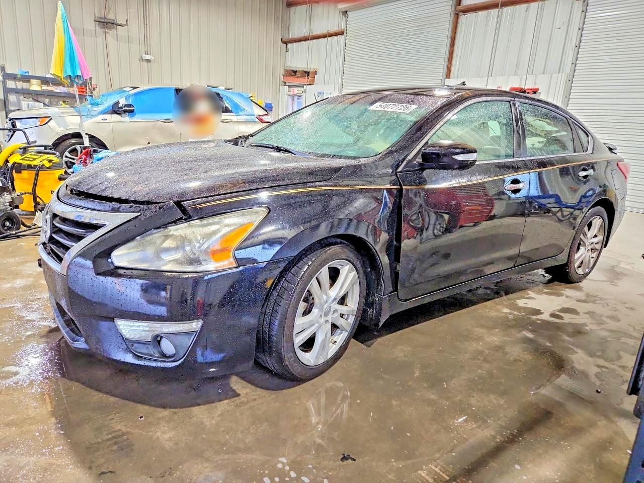 Salvage Nissan Altima Image