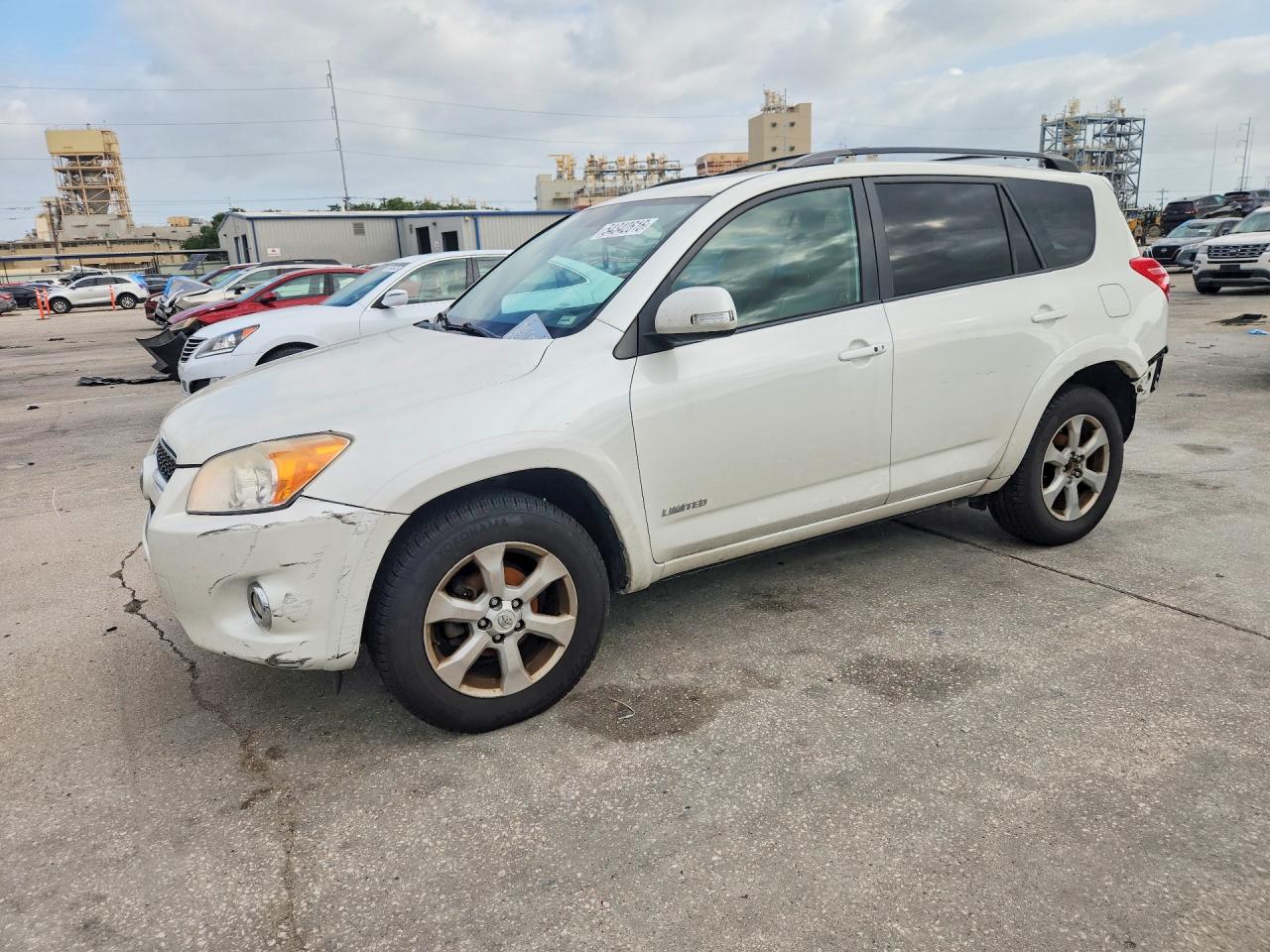 Salvage Toyota RAV4 Image