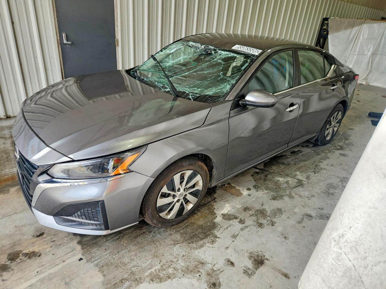 Salvage Nissan Altima Image