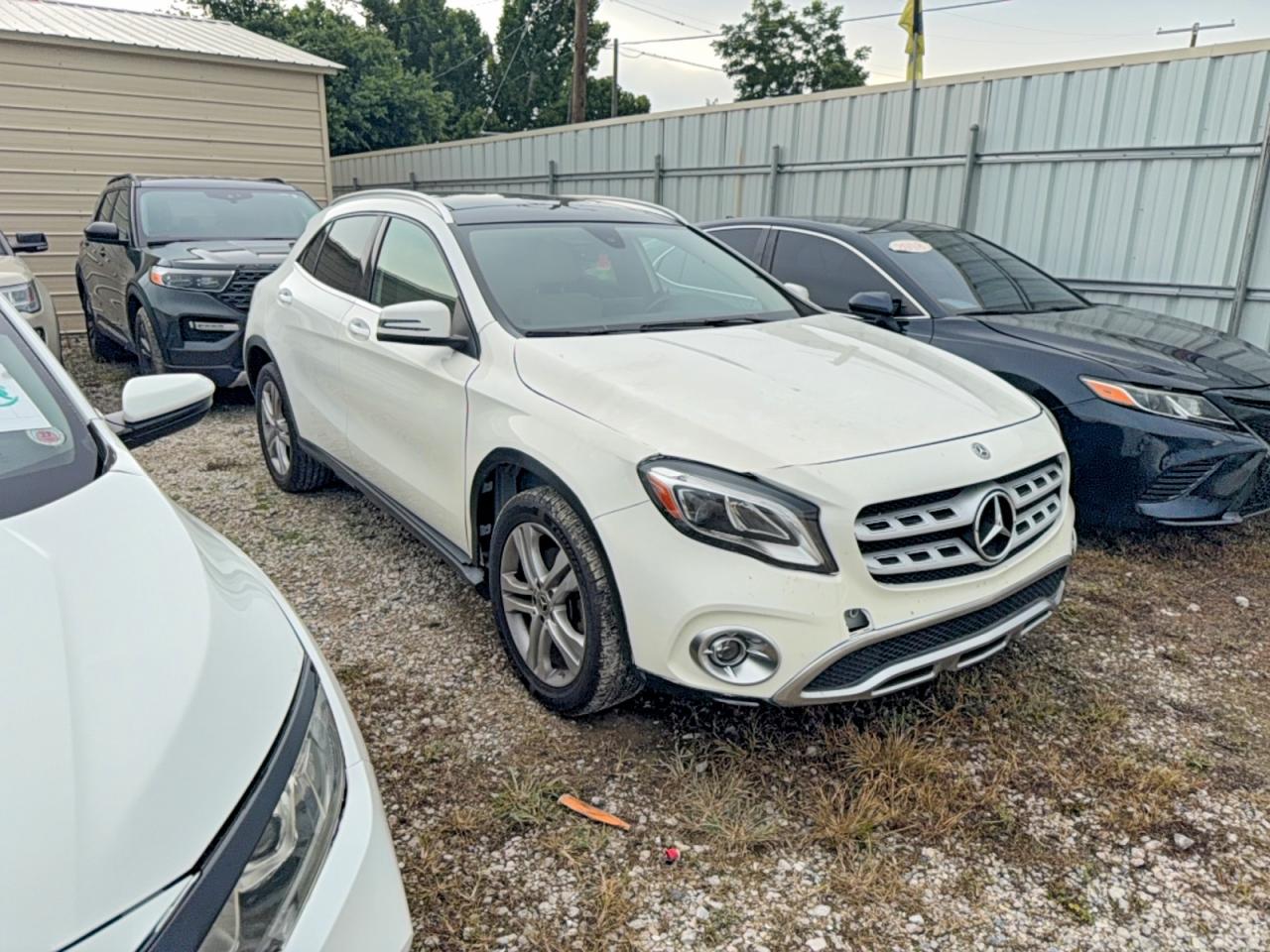 Salvage Mercedes-Benz GLA Image