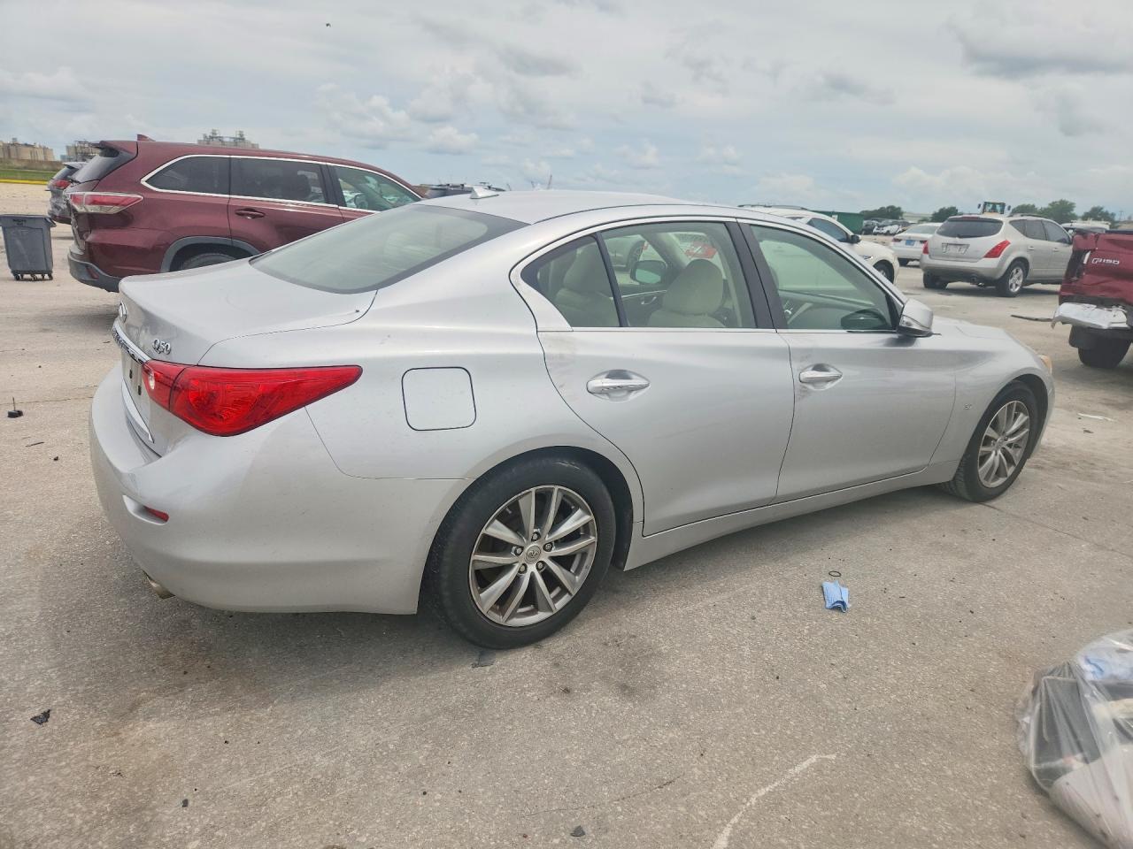 INFINITI Q50 Premium