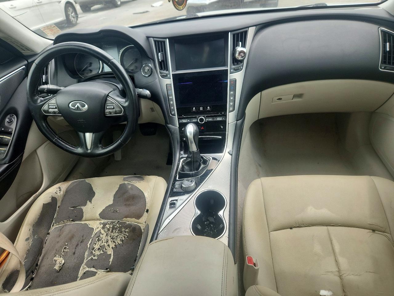INFINITI Q50 Premium