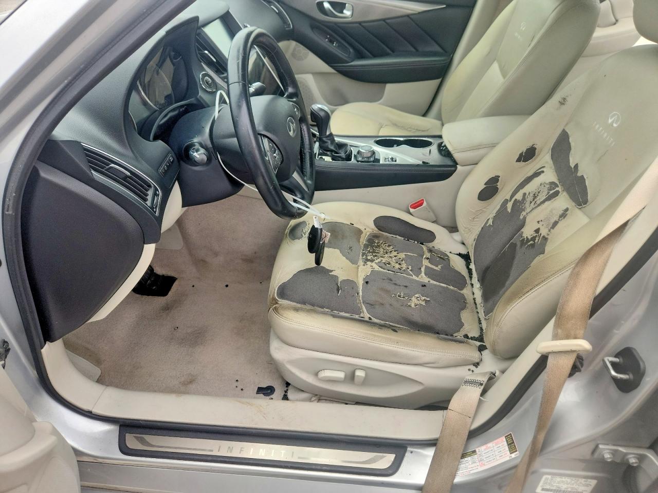 INFINITI Q50 Premium