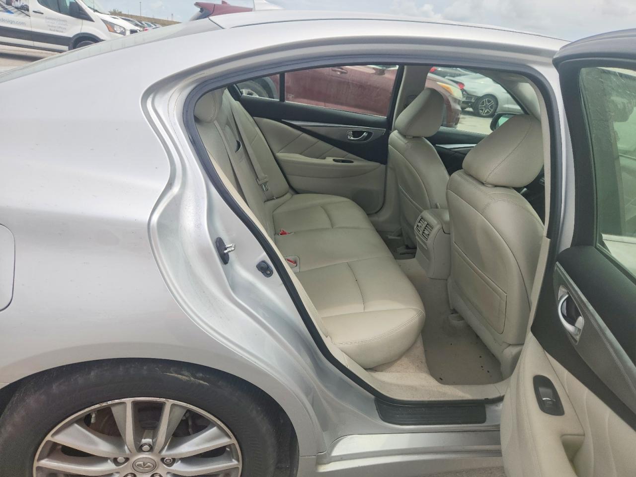 INFINITI Q50 Premium
