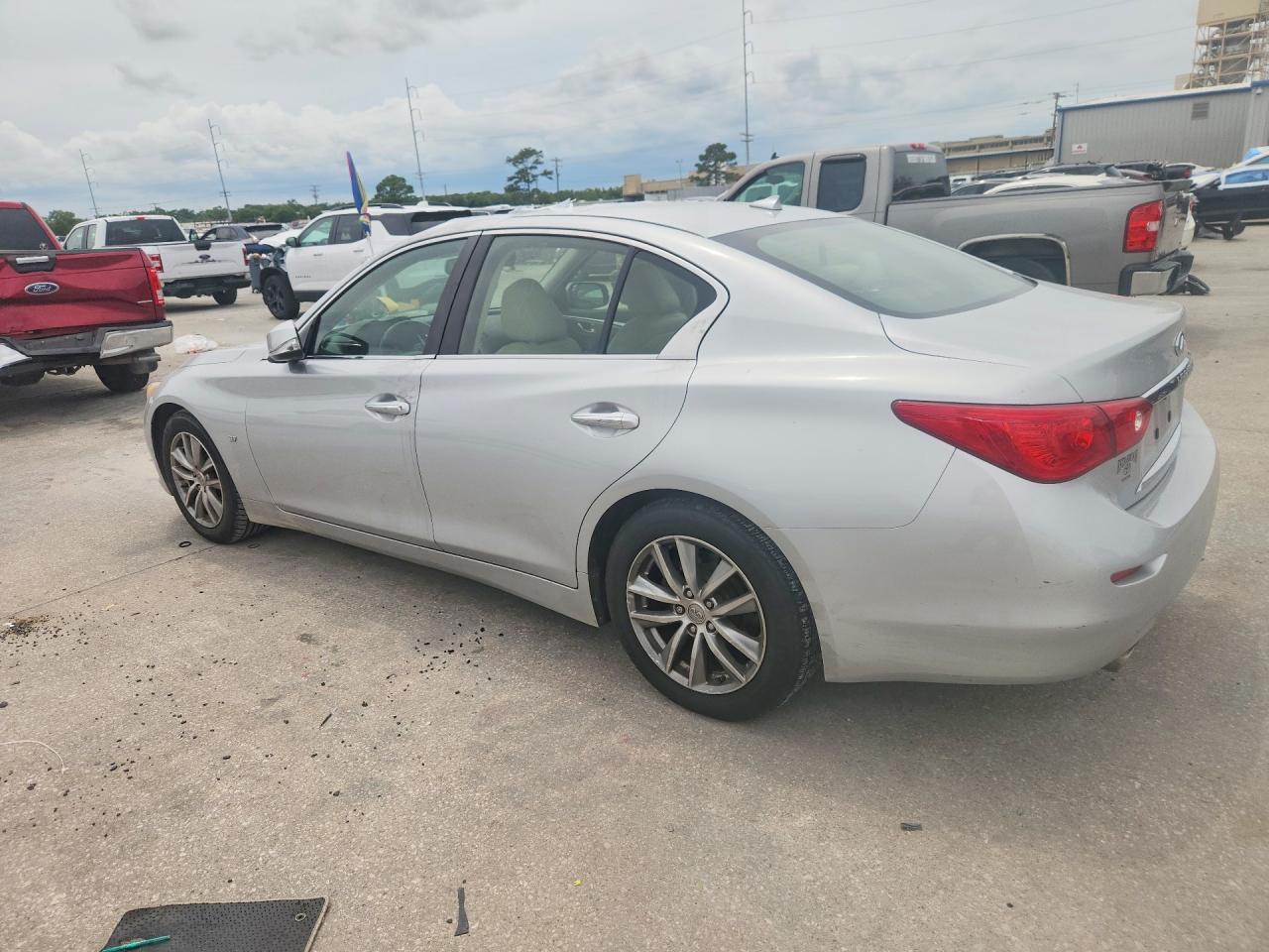 INFINITI Q50 Premium