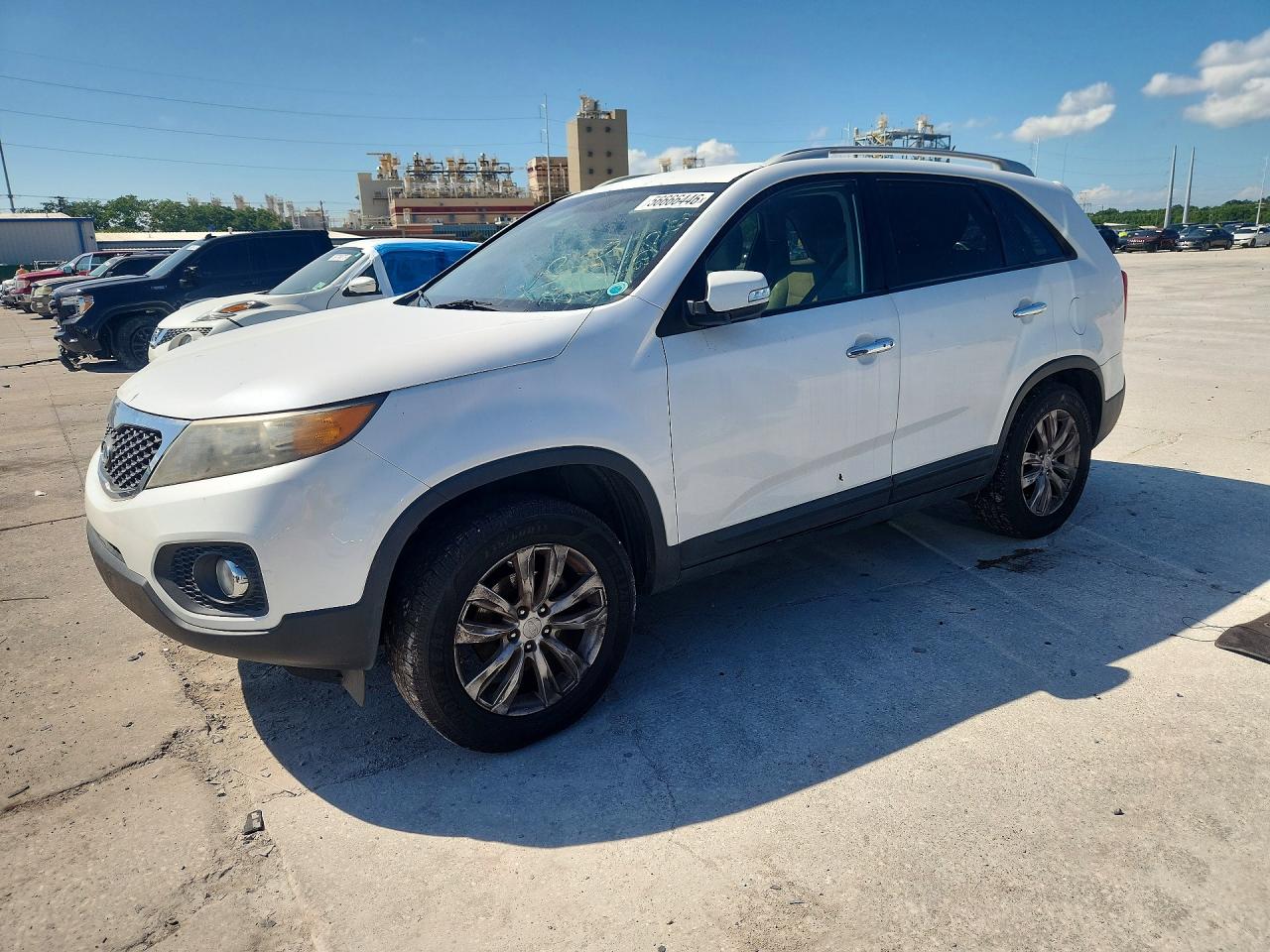 Salvage Kia Sorento Image