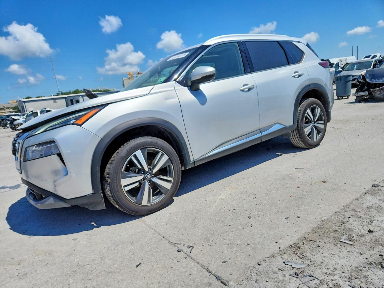 Salvage Nissan Rogue Image