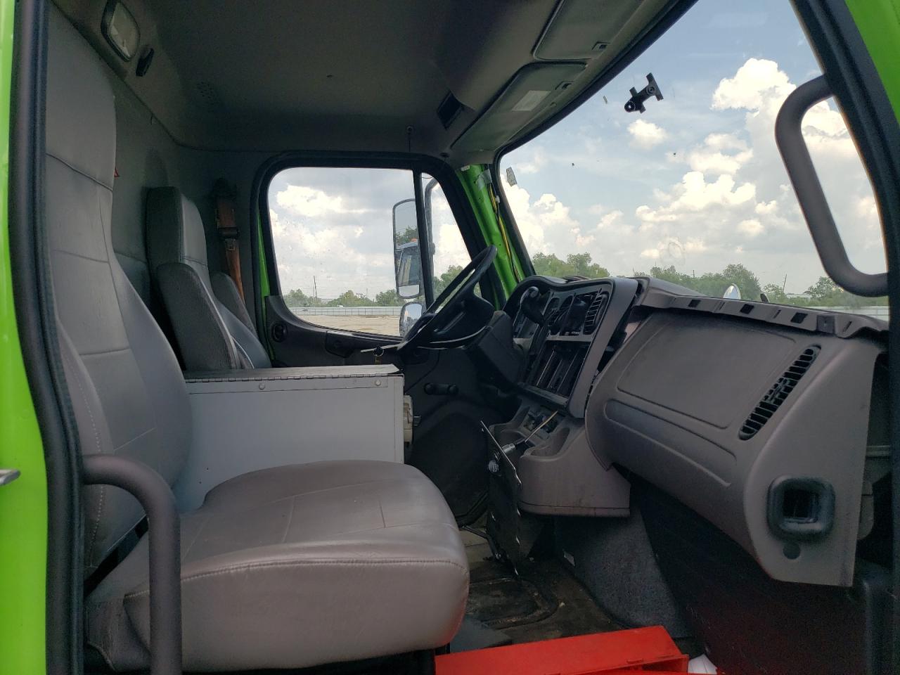 Freightliner M2