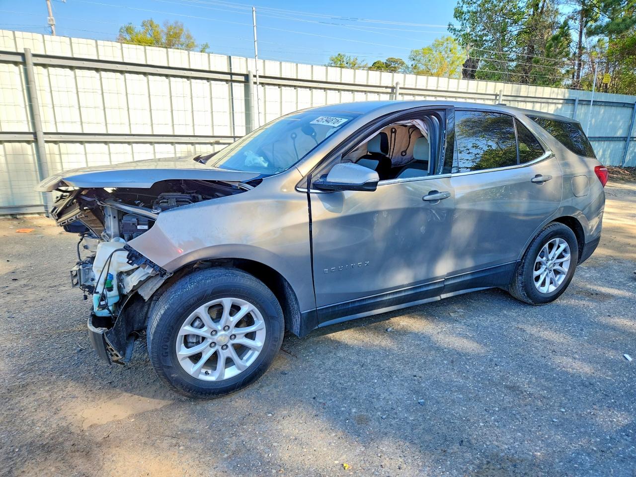 Salvage Chevrolet Equinox Image