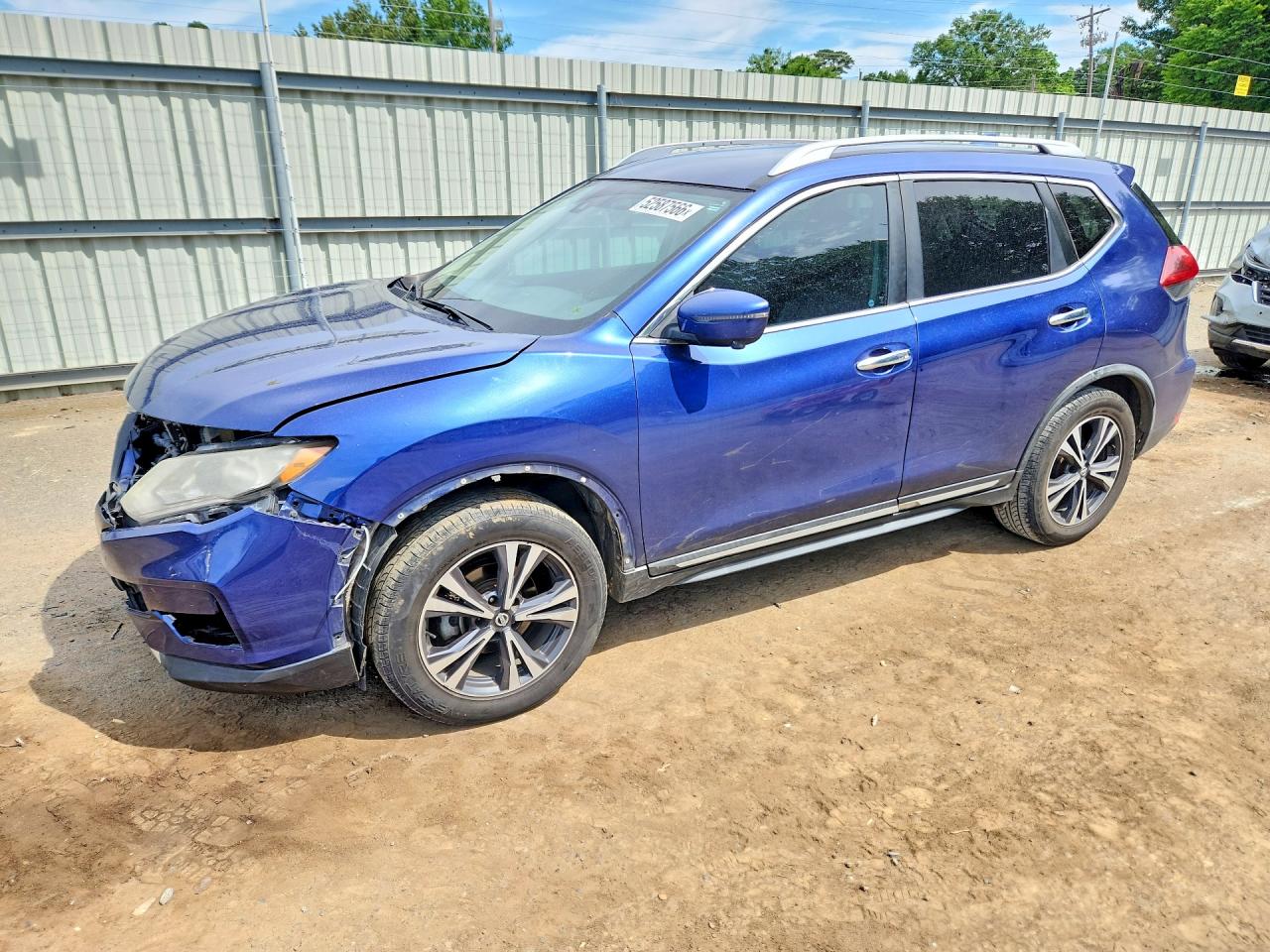 Salvage Nissan Rogue Image