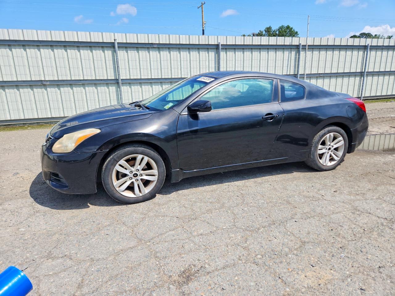 Salvage Nissan Altima Image