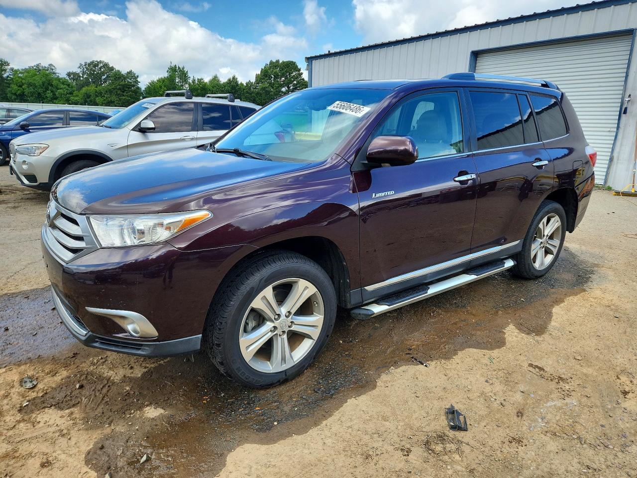 Salvage Toyota Highlander Image