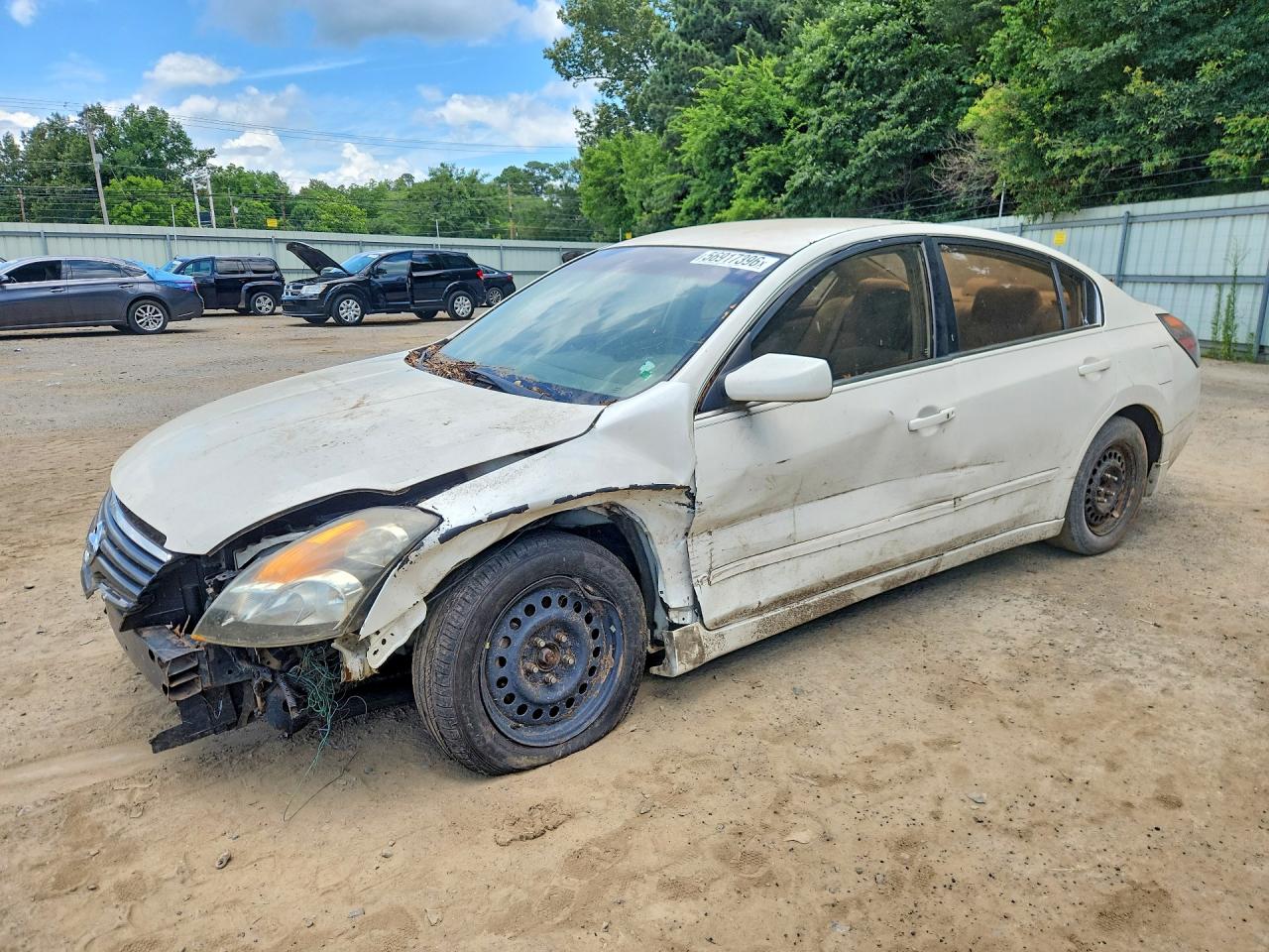 Salvage Nissan Altima Image