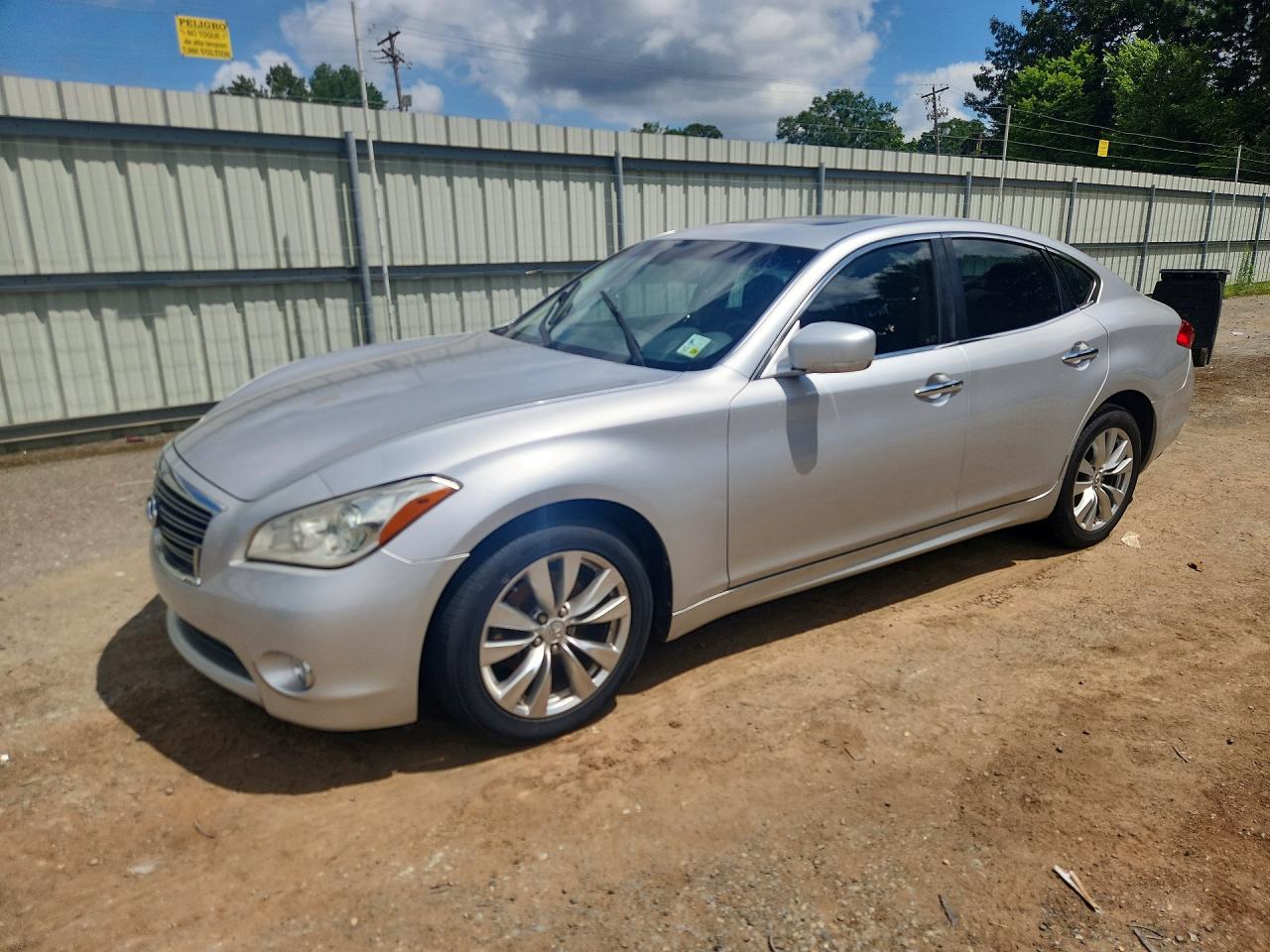 Salvage INFINITI M37 Image