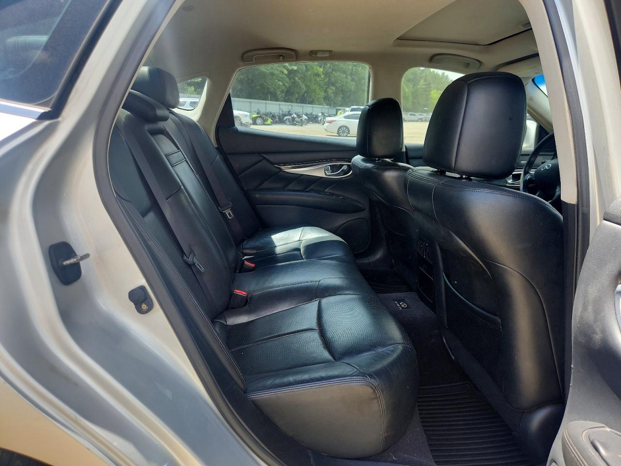 INFINITI M37 Base