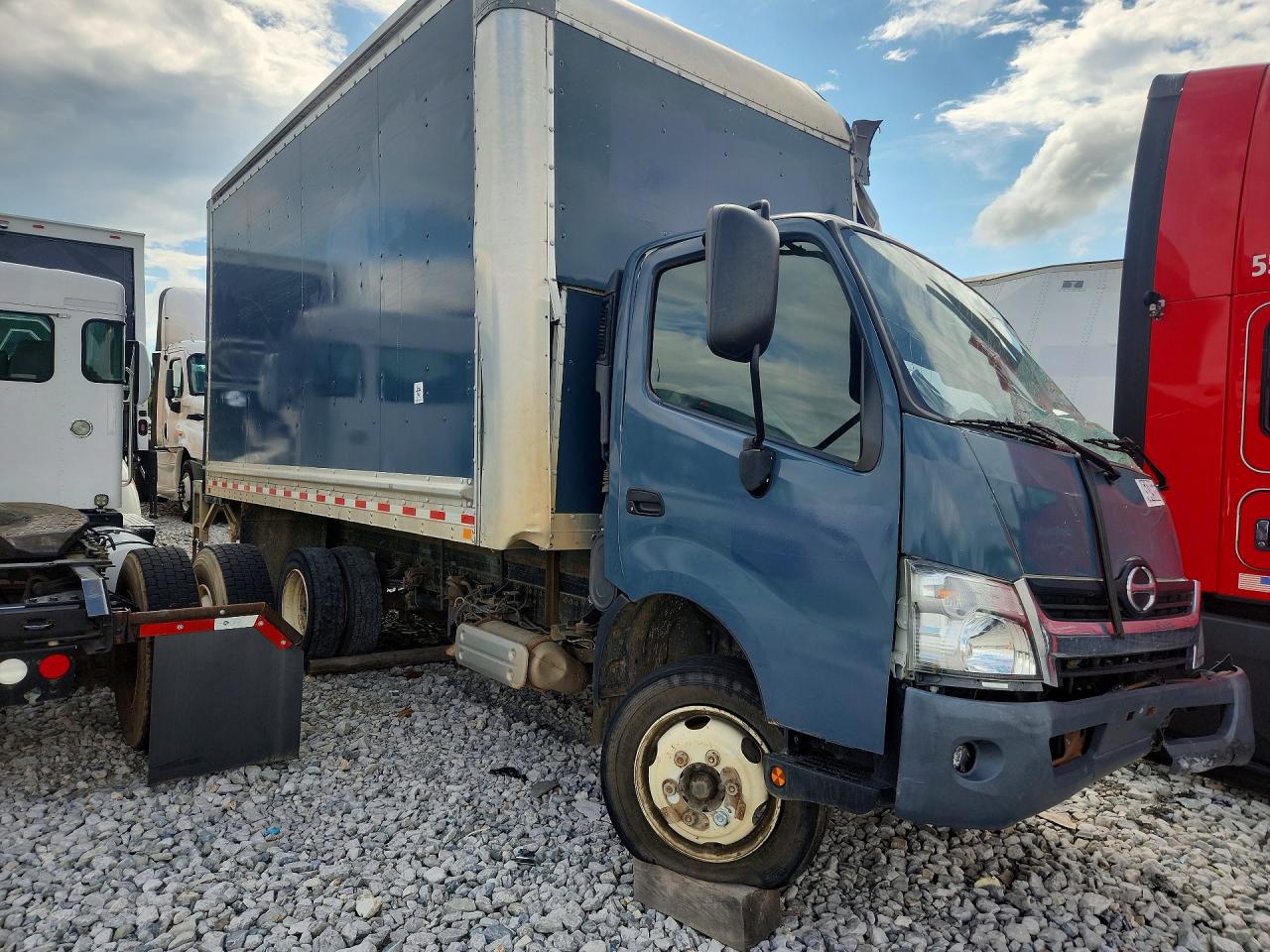 Hino 195