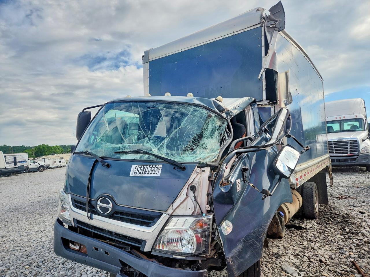 Salvage Hino 195 Image