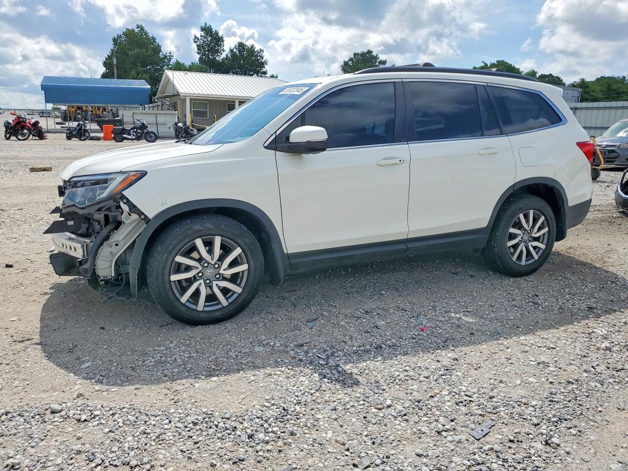 Salvage Honda Pilot Image