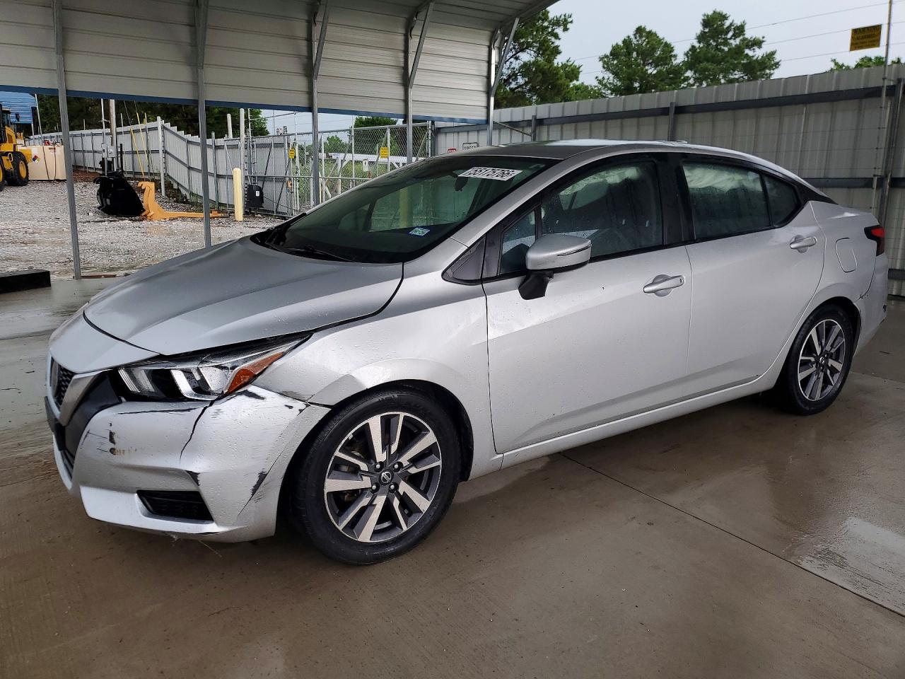 Salvage Nissan Versa Image