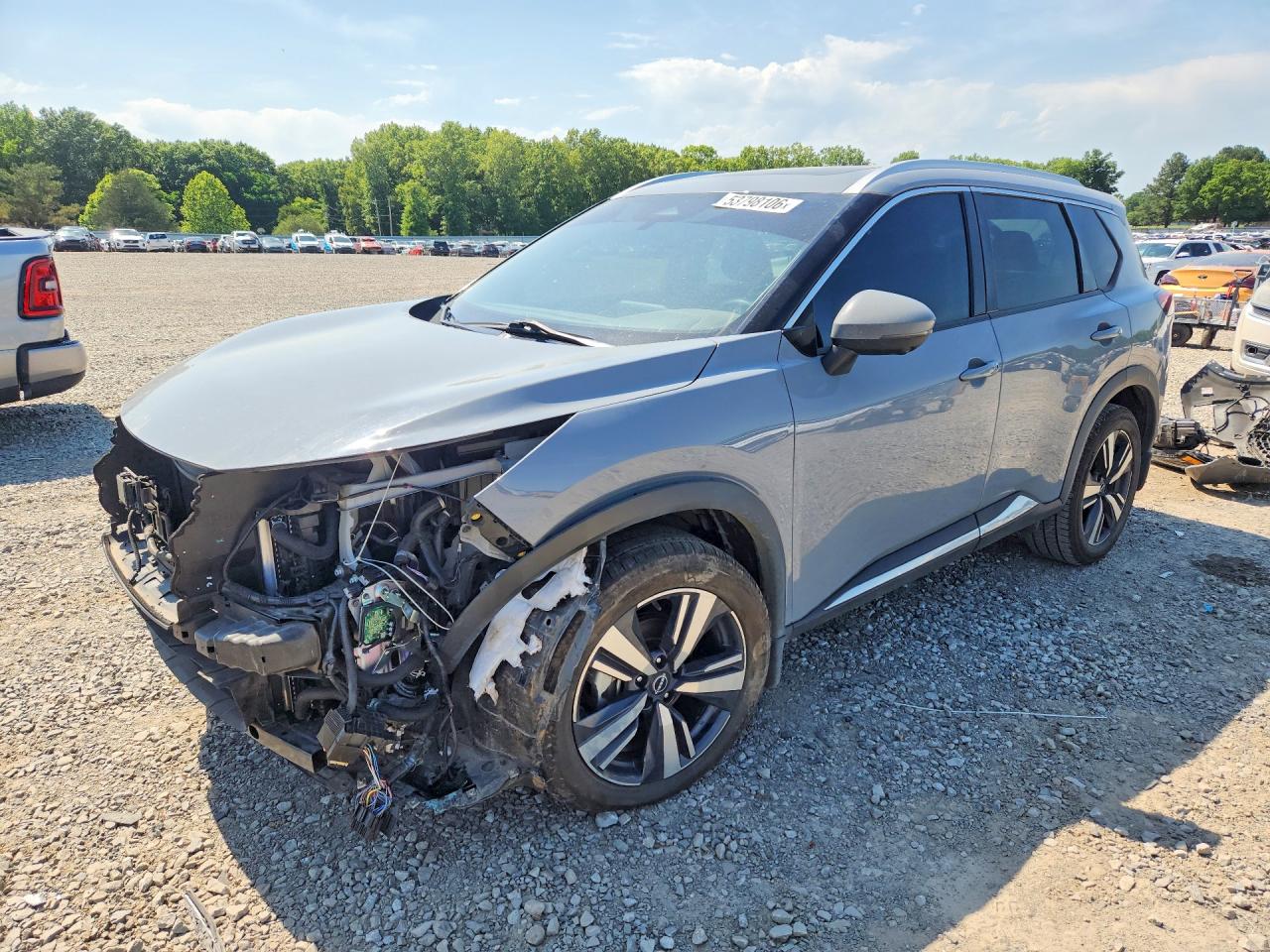 Salvage Nissan Rogue Image