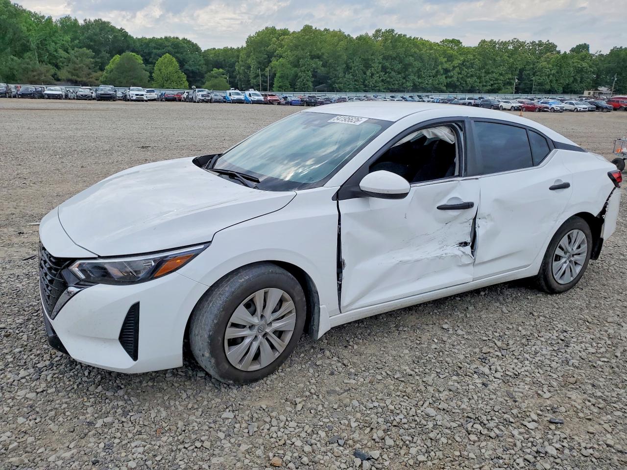 Salvage Nissan Sentra Image